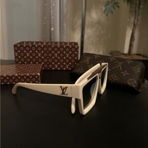 Sunglasses women’s white